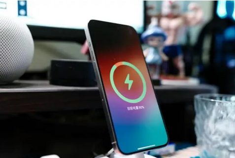 海北苹果15换屏服务分享用什么充电器给iPhone15充电更好 